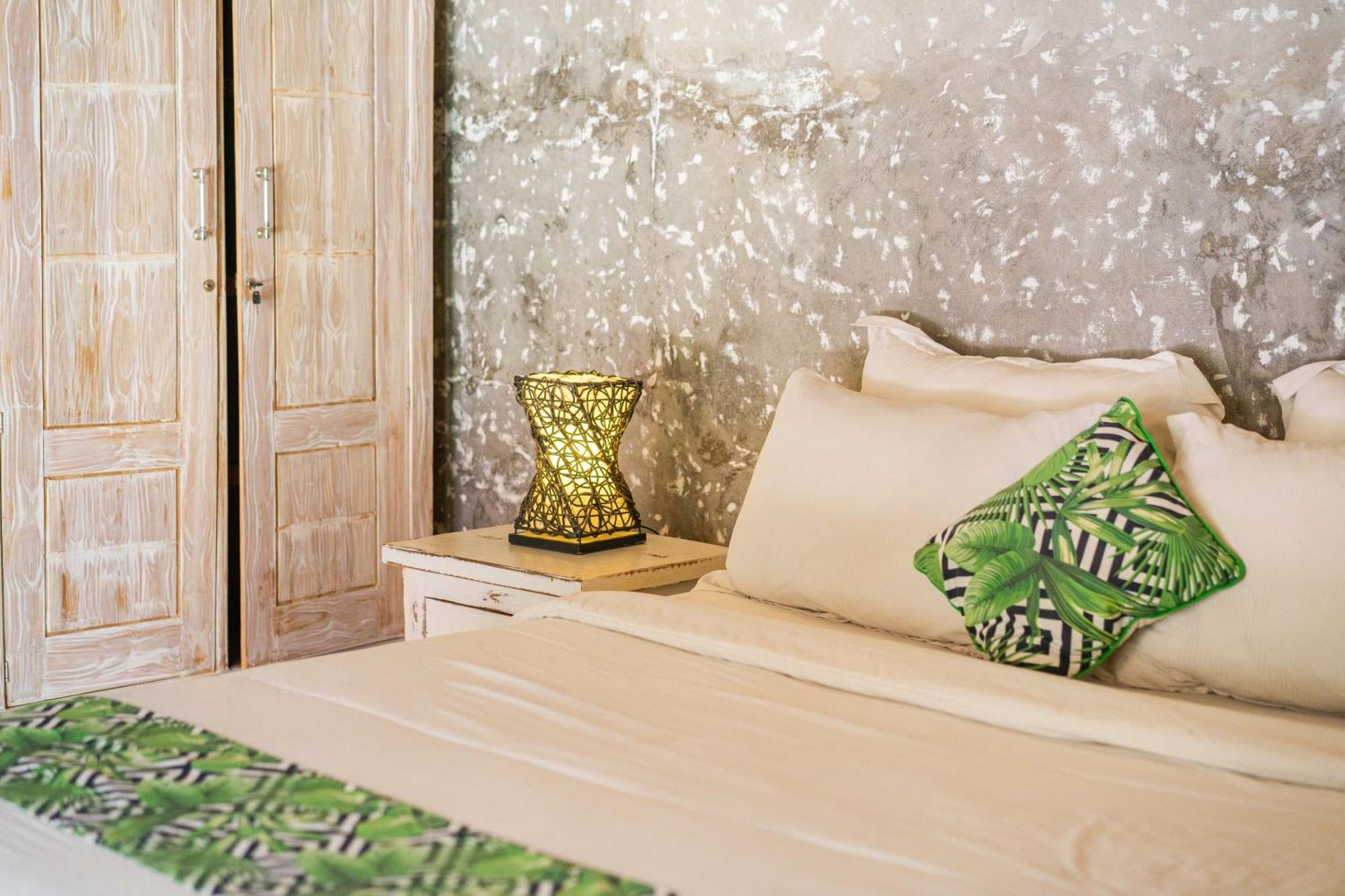 Villa Salya - 3Br - Private Pool - 1Min Walk To La Favela! Seminyak Kültér fotó